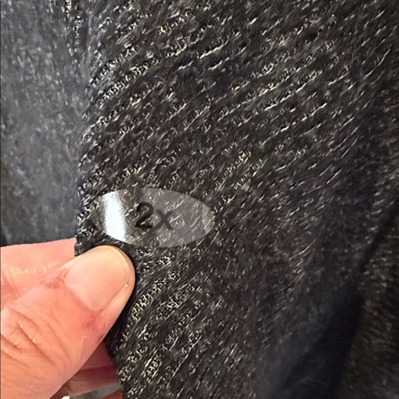 Chic Black Knit Pullover - Picture 5 of 7